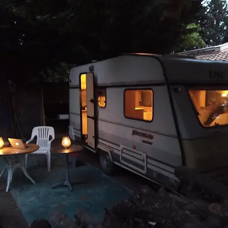 Kemping Caravane Sur Espace Ombrage