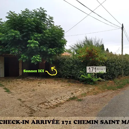 Caravane Sur Espace Ombrage Kemping Vallabrègues