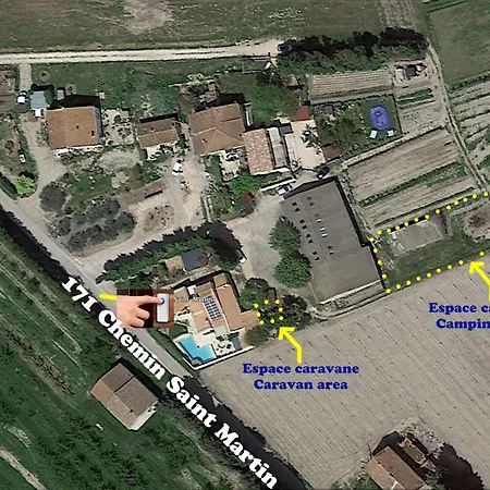 Caravane Sur Espace Ombrage Kemping Vallabrègues